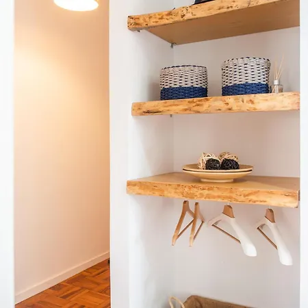 Elegant In With Fireplace - 80 M² Apartament *