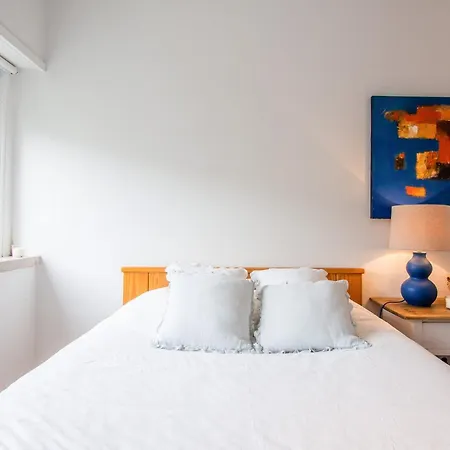 Elegant In With Fireplace - 80 M² *