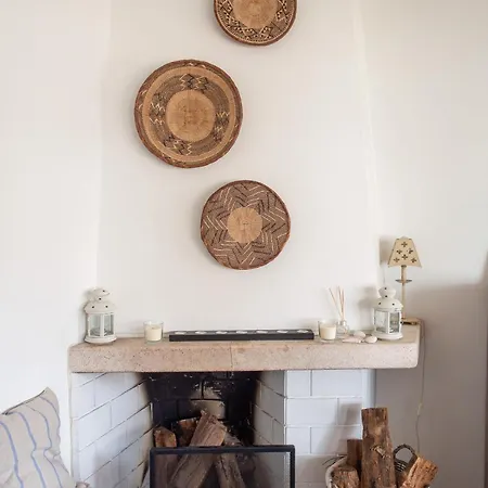 Elegant In With Fireplace - 80 M² *