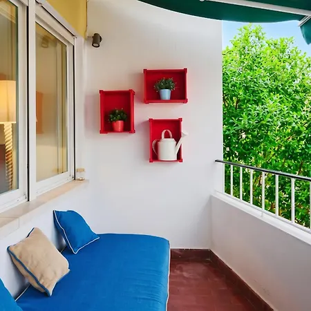 Elegant In With Fireplace - 80 M²
