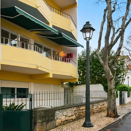 Elegant In With Fireplace - 80 M²