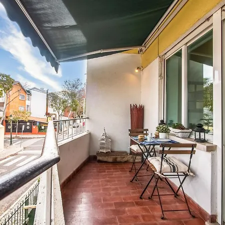 Elegant In With Fireplace - 80 M² *