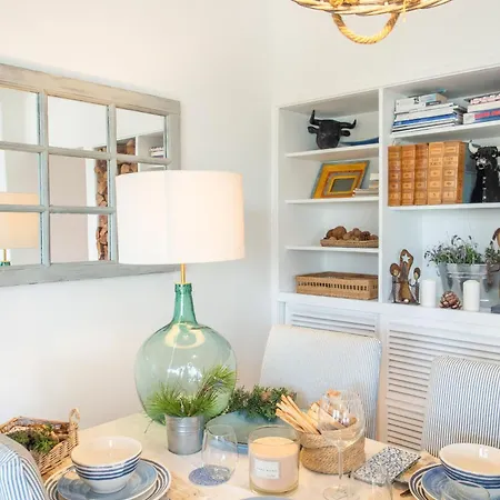 Elegant In With Fireplace - 80 M²