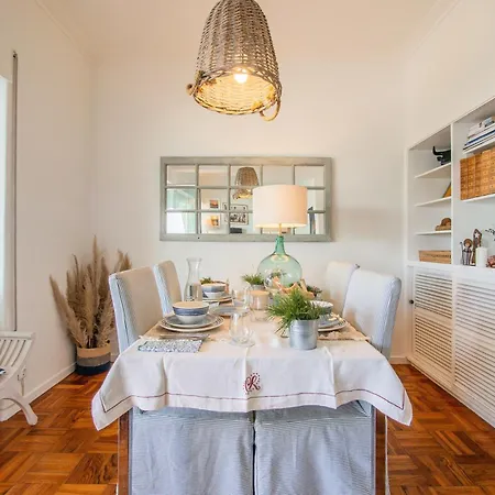 Elegant In With Fireplace - 80 M²