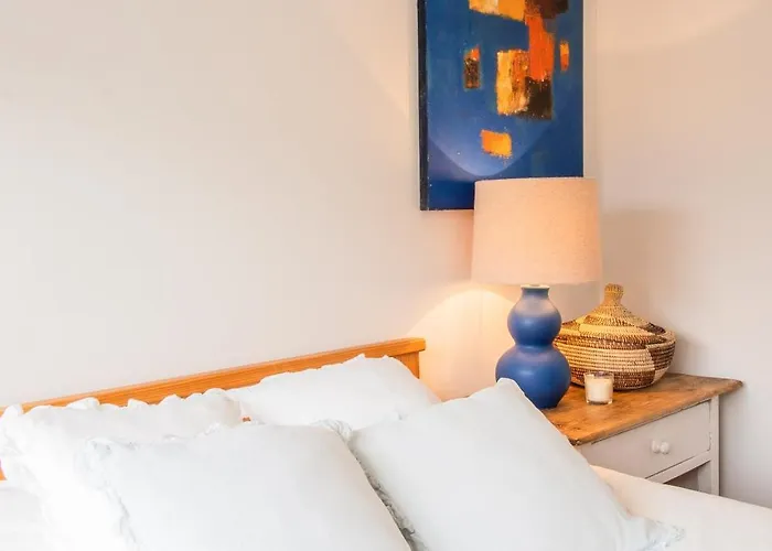 Elegant In With Fireplace - 80 M²