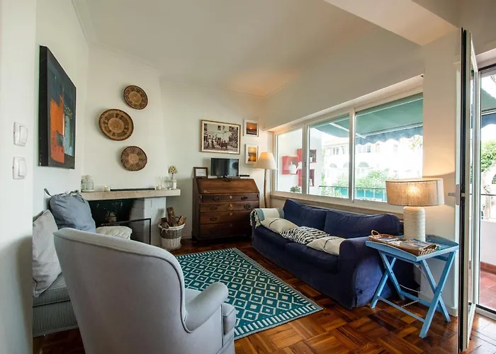 Elegant In With Fireplace - 80 M² *